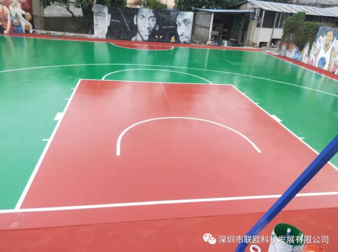 再擠也要建籃球場，哪怕半個也好